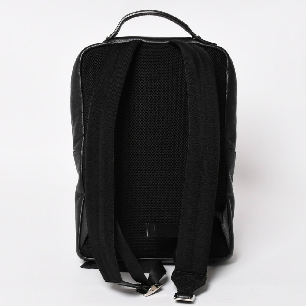 極美品 FENDI フェンディ バケットパック リュック デイパック セレリア 7VZ047 レザー ブラック シルバー金具 中古 4a004584