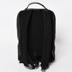 極美品 FENDI フェンディ バケットパック リュック デイパック セレリア 7VZ047 レザー ブラック シルバー金具 中古 4a004584