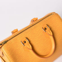 Load image into Gallery viewer, 極美品 LOUIS VUITTON ルイヴィトン エピ スピーディ25 ボストンバッグ ハンドバッグ タッシリイエロー エピレザー イエロー ゴールド金具 M43019 中古 4a004586