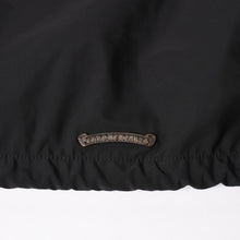 画像をギャラリービューアに読み込む, 極美品 CHROME HEARTS クロムハーツ リギンス ファブリック ナイロンコーチジャケット オールドイングリッシュフォント ブラック RS3 クロスボールボタン ドローコード シルバー925 Mサイズ 中古 4a004637