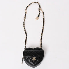 極美品 CHANEL シャネル チェーンクラッチバッグ AP2784 32番台 ココマーク ラムスキン ブラック ゴールド金具 中古 4a004747