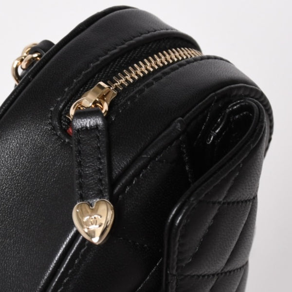 極美品 CHANEL シャネル チェーンクラッチバッグ AP2784 32番台 ココマーク ラムスキン ブラック ゴールド金具 中古 4a004747