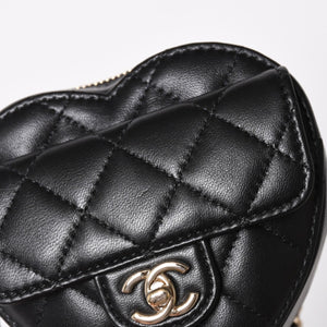 極美品 CHANEL シャネル チェーンクラッチバッグ AP2784 32番台 ココマーク ラムスキン ブラック ゴールド金具 中古 4a004747