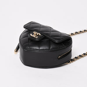 極美品 CHANEL シャネル チェーンクラッチバッグ AP2784 32番台 ココマーク ラムスキン ブラック ゴールド金具 中古 4a004747