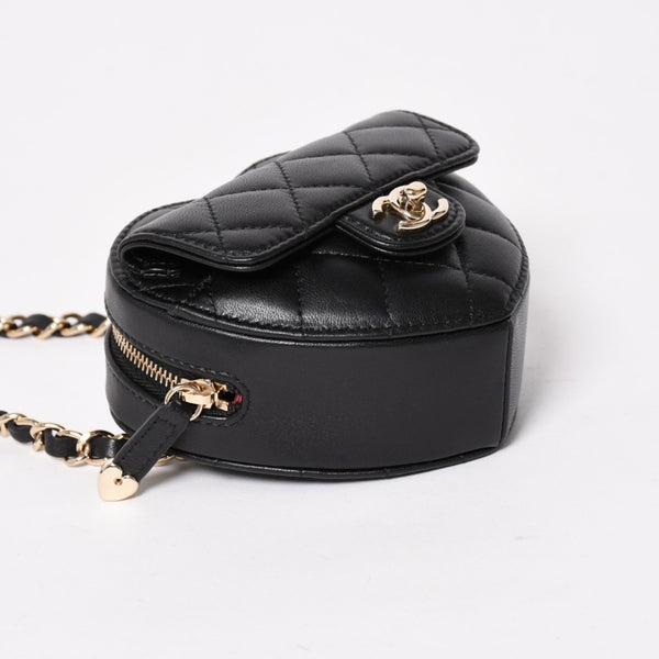 極美品 CHANEL シャネル チェーンクラッチバッグ AP2784 32番台 ココマーク ラムスキン ブラック ゴールド金具 中古 4a004747