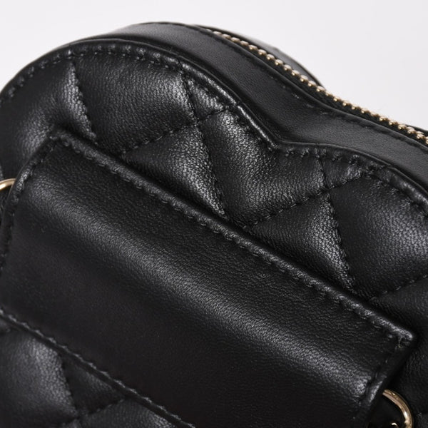 極美品 CHANEL シャネル チェーンクラッチバッグ AP2784 32番台 ココマーク ラムスキン ブラック ゴールド金具 中古 4a004747