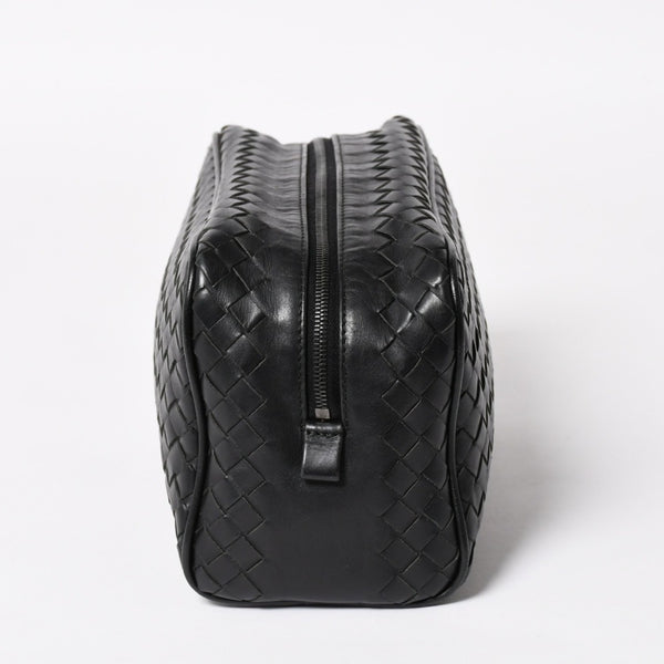 BOTTEGA VENETA ボッテガヴェネタ イントレチャート トラベルポーチ セカンドバッグ ブラック レザー 美品 中古 4a004676