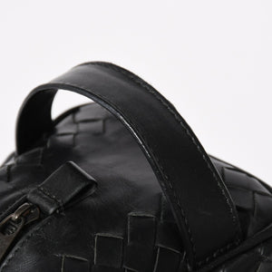 BOTTEGA VENETA ボッテガヴェネタ イントレチャート トラベルポーチ セカンドバッグ ブラック レザー 美品 中古 4a004676