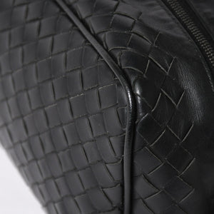 BOTTEGA VENETA ボッテガヴェネタ イントレチャート トラベルポーチ セカンドバッグ ブラック レザー 美品 中古 4a004676