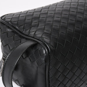 BOTTEGA VENETA ボッテガヴェネタ イントレチャート トラベルポーチ セカンドバッグ ブラック レザー 美品 中古 4a004676