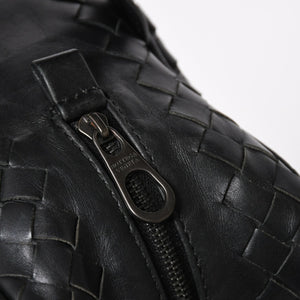 BOTTEGA VENETA ボッテガヴェネタ イントレチャート トラベルポーチ セカンドバッグ ブラック レザー 美品 中古 4a004676