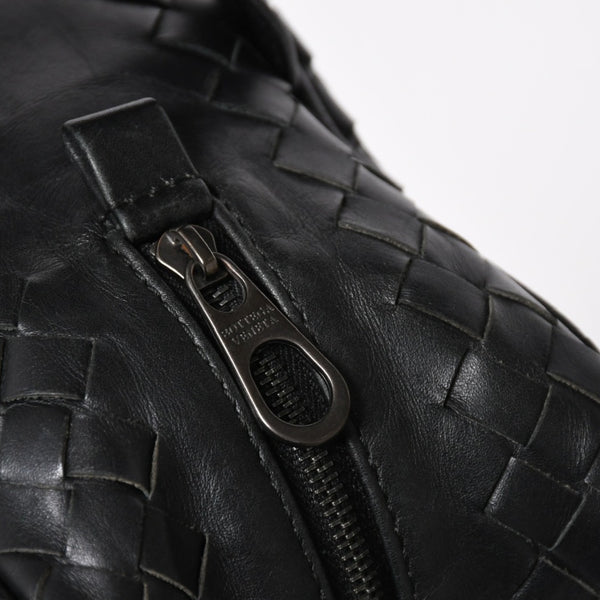 BOTTEGA VENETA ボッテガヴェネタ イントレチャート トラベルポーチ セカンドバッグ ブラック レザー 美品 中古 4a004676