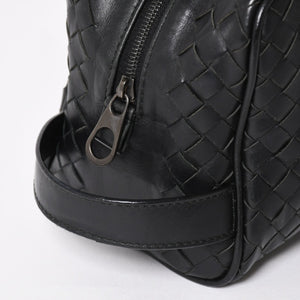 BOTTEGA VENETA ボッテガヴェネタ イントレチャート トラベルポーチ セカンドバッグ ブラック レザー 美品 中古 4a004676