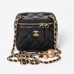 CHANEL シャネル マトラッセ ミニバニティケース チェーンショルダーバッグ 31番台 ココマーク ココボール パールクラッシュ ラムスキン ブラック ゴールド金具 美品 中古 4a004993