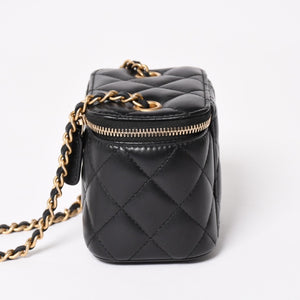 CHANEL シャネル マトラッセ ミニバニティケース チェーンショルダーバッグ 31番台 ココマーク ココボール パールクラッシュ ラムスキン ブラック ゴールド金具 美品 中古 4a004993