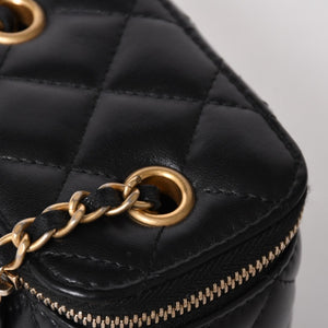 CHANEL シャネル マトラッセ ミニバニティケース チェーンショルダーバッグ 31番台 ココマーク ココボール パールクラッシュ ラムスキン ブラック ゴールド金具 美品 中古 4a004993
