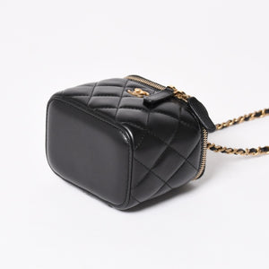 CHANEL シャネル マトラッセ ミニバニティケース チェーンショルダーバッグ 31番台 ココマーク ココボール パールクラッシュ ラムスキン ブラック ゴールド金具 美品 中古 4a004993