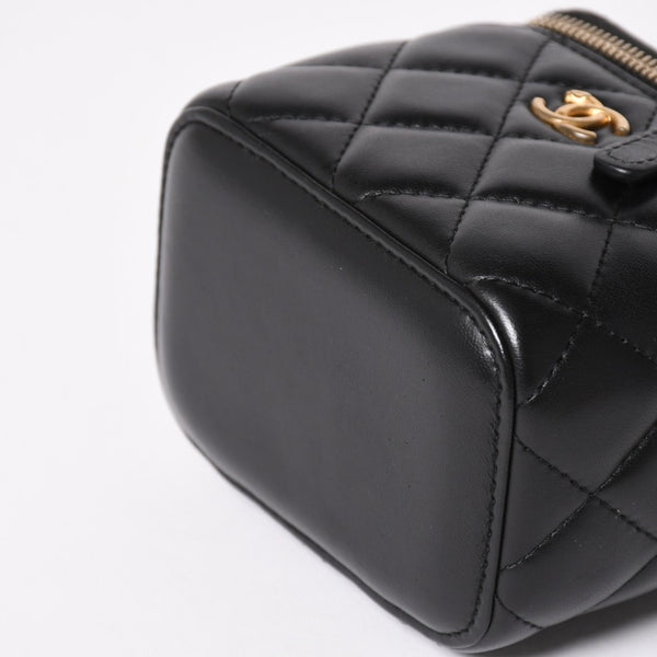 CHANEL シャネル マトラッセ ミニバニティケース チェーンショルダーバッグ 31番台 ココマーク ココボール パールクラッシュ ラムスキン ブラック ゴールド金具 美品 中古 4a004993