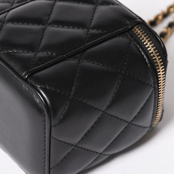 CHANEL シャネル マトラッセ ミニバニティケース チェーンショルダーバッグ 31番台 ココマーク ココボール パールクラッシュ ラムスキン ブラック ゴールド金具 美品 中古 4a004993