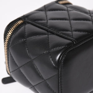CHANEL シャネル マトラッセ ミニバニティケース チェーンショルダーバッグ 31番台 ココマーク ココボール パールクラッシュ ラムスキン ブラック ゴールド金具 美品 中古 4a004993