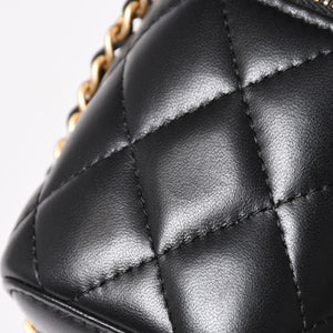 CHANEL シャネル マトラッセ ミニバニティケース チェーンショルダーバッグ 31番台 ココマーク ココボール パールクラッシュ ラムスキン ブラック ゴールド金具 美品 中古 4a004993