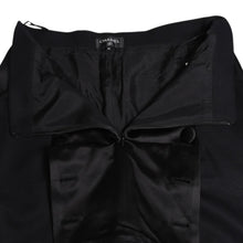 Load image into Gallery viewer, 極美品 CHANEL シャネル ハイウエスト マリンパンツ P59101V38602 セーラーパンツ マリンスタイル ココマーク ネイビー ブラック 40サイズ サテン切替 ボトムス 中古 4a004704