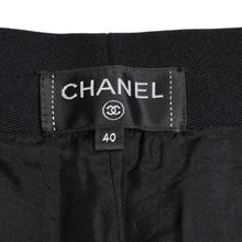 Load image into Gallery viewer, 極美品 CHANEL シャネル ハイウエスト マリンパンツ P59101V38602 セーラーパンツ マリンスタイル ココマーク ネイビー ブラック 40サイズ サテン切替 ボトムス 中古 4a004704