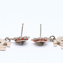 Load image into Gallery viewer, 極美品 CHANEL シャネル ココマーク ピアス アクセサリー 06P GP ラインストーン ストーン ゴールド 重量5.99g 中古 4a004631