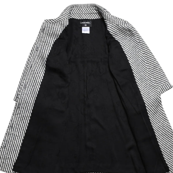 Very Good Condition CHANEL Striped Tweed Stainless Steel Collar Coat P53429V31165 Here Mark Button 3/4 Sleeve White Black Outerwear Black Metal Hardware Used 4a004713