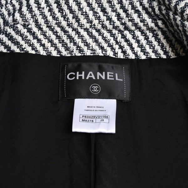 Very Good Condition CHANEL Striped Tweed Stainless Steel Collar Coat P53429V31165 Here Mark Button 3/4 Sleeve White Black Outerwear Black Metal Hardware Used 4a004713