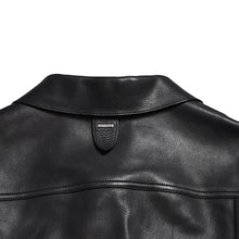 Load image into Gallery viewer, LOUIS VUITTON ルイヴィトン ブラックレザー トラッカージャケット HHL44EQXS 3rdタイプ ブラック 50サイズ シルバー金具 美品 中古 4a003314