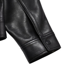 Load image into Gallery viewer, LOUIS VUITTON ルイヴィトン ブラックレザー トラッカージャケット HHL44EQXS 3rdタイプ ブラック 50サイズ シルバー金具 美品 中古 4a003314