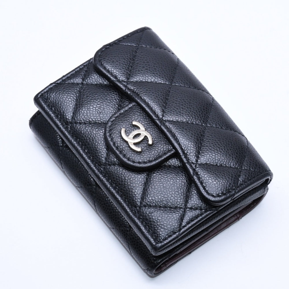 CHANEL シャネル コンパクトウォレット 三つ折り財布 ランダム番台 ココマーク キャビアスキン ブラック ゴールド金具 美品 中古 4a004625