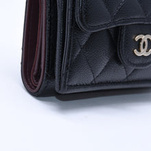 Load image into Gallery viewer, CHANEL シャネル コンパクトウォレット 三つ折り財布 ランダム番台 ココマーク キャビアスキン ブラック ゴールド金具 美品 中古 4a004625