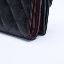 Load image into Gallery viewer, CHANEL シャネル コンパクトウォレット 三つ折り財布 ランダム番台 ココマーク キャビアスキン ブラック ゴールド金具 美品 中古 4a004625