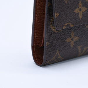 Very good condition LOUIS VUITTON Portefeuil International Trifold Wallet M61217 Monogram Gold Hardware Used 4a004691