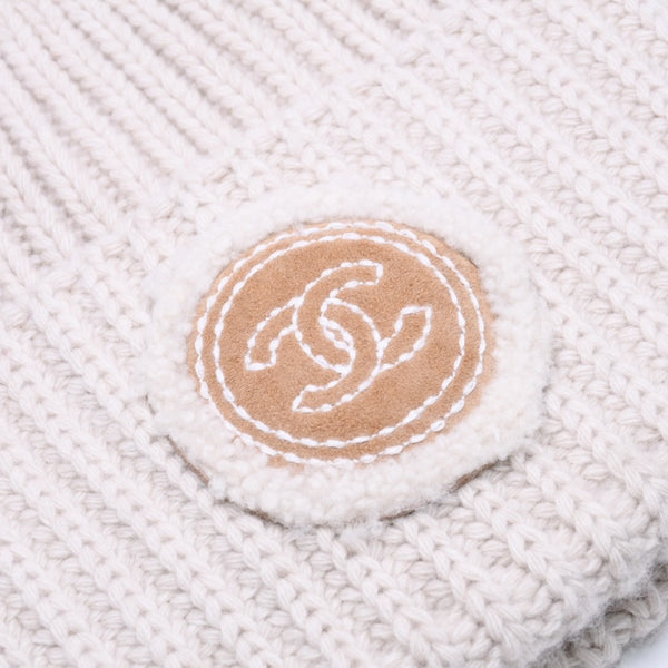 新品未使用 CHANEL シャネル ビーニー ニットキャップ ココマーク パッチ スウェード シアリング ウール カシミヤ ベージュ 中古 4a004758