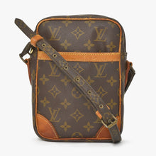 Load image into Gallery viewer, LOUIS VUITTON ルイヴィトン ショルダーバッグ ダヌーブ モノグラム ヌメ革 PVC ブラウン M45266 美品 中古 4a0047214
