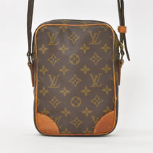 Load image into Gallery viewer, LOUIS VUITTON ルイヴィトン ショルダーバッグ ダヌーブ モノグラム ヌメ革 PVC ブラウン M45266 美品 中古 4a0047214