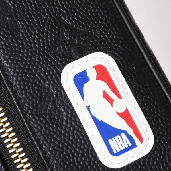 極美品 LOUIS VUITTON ルイヴィトン NBA モノグラム クロークルーム ドロップキット ブラック M58515 中古 4a004672