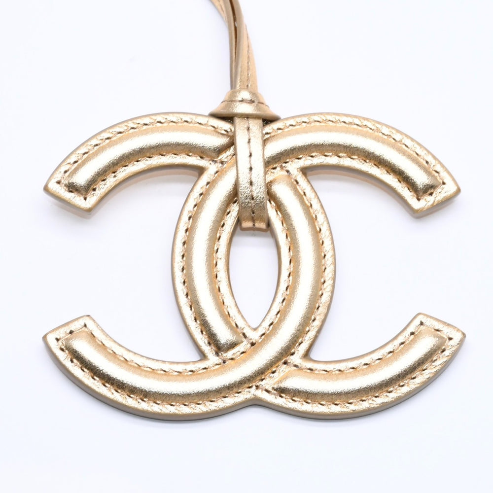 新品未使用品 CHANEL シャネル ココマーク ココチャーム バッグチャーム チャーム ゴールド ランダム番台 激レア ラムスキン シルバー金具 中古 4a004744