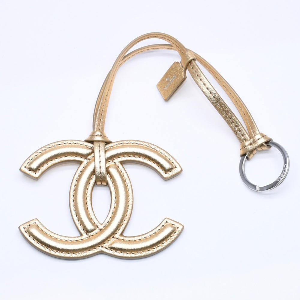 新品未使用品 CHANEL シャネル ココマーク ココチャーム バッグチャーム チャーム ゴールド ランダム番台 激レア ラムスキン シルバー金具 中古 4a004744