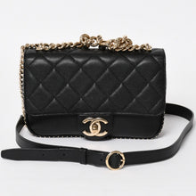 画像をギャラリービューアに読み込む, 極美品 CHANEL シャネル Sフラップ Wチェーンショルダーバッグ 24番台 ココマーク キャビアスキン ブラック ゴールド金具 中古 4a004750