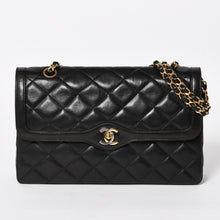 Load image into Gallery viewer, 極美品 CHANEL シャネル マトラッセ28 Wフラップ Wチェーンショルダーバッグ 2番台 パリ限定 ココマーク ラムスキン ブラック 中古 4a004748