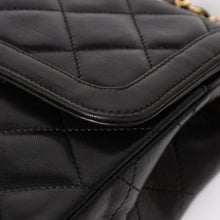 Load image into Gallery viewer, 極美品 CHANEL シャネル マトラッセ28 Wフラップ Wチェーンショルダーバッグ 2番台 パリ限定 ココマーク ラムスキン ブラック 中古 4a004748