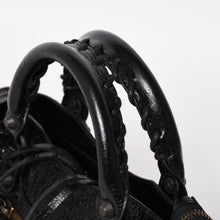Load image into Gallery viewer, 極美品 BALENCIAGA バレンシアガ クラシック ミニ シティ 2WAY ショルダーバッグ 300295 ロゴ ブラック マットブラック金具 中古 4a004502