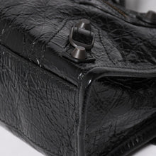 Load image into Gallery viewer, 極美品 BALENCIAGA バレンシアガ クラシック ミニ シティ 2WAY ショルダーバッグ 300295 ロゴ ブラック マットブラック金具 中古 4a004502