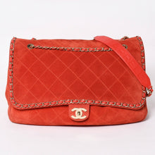 Load image into Gallery viewer, CHANEL シャネル × Pharrell Williams ファレル ウィリアムス マトラッセ XXL チェーンショルダーバッグ 27番台 ココマーク 美品 中古 4a004779CHANEL シャネル × Pharrell Williams ファレル ウィリアムス マトラッセ XXL チェーンショルダーバッグ 27番台 ココマーク 美品 中古 4a004779