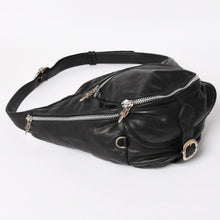 Load image into Gallery viewer, CHROME HEARTS クロムハーツ スナットバッグ XL ダガー ガンスリンガー レザーボディバッグ ウエストバッグ シルバー925 美品 中古 4a004646