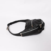 Load image into Gallery viewer, CHROME HEARTS クロムハーツ スナットバッグ XL ダガー ガンスリンガー レザーボディバッグ ウエストバッグ シルバー925 美品 中古 4a004646